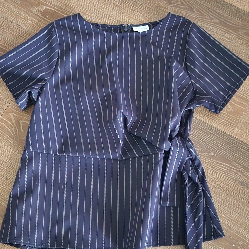 Liz Claireborne striped peplum top size XL Striped Navy Blouse with Tie Detail